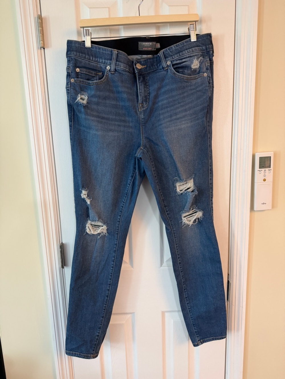 Torrid 18 Tall Distressed Skinny Jeans Medium Wash Ripped Stretch Denim